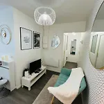 Cosybulles Centre-ville Tramway Apartment